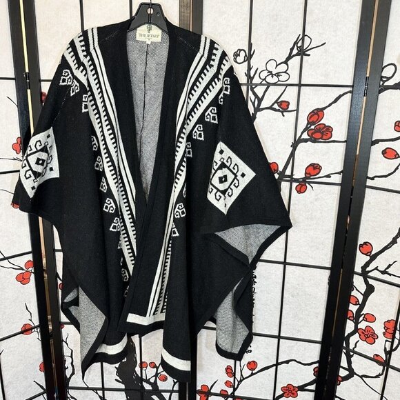 The Jetset Diaries Cardigan Oversize Poncho Angora Blend Aztec Black White OS - Picture 6 of 6